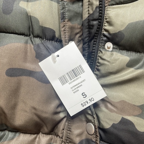 NWT Forever 21 Camo Puffer - SIZE: S - Picture 2 of 5